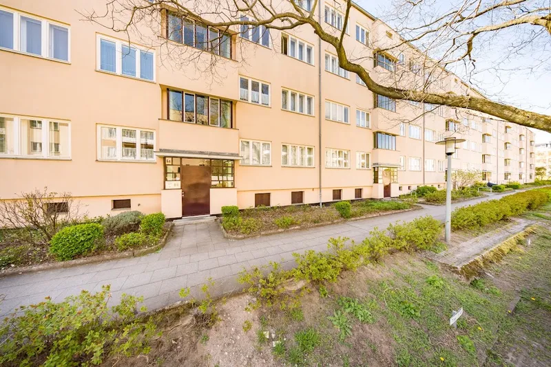 Helle 2-Zimmer-Wohnung mit Balkon u. Tageslichtbad für Selbstrenovierer–WBS-Berechtigung 100 bis 140 — photo 1